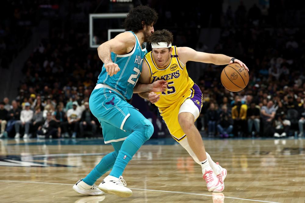 边后卫内收 边后卫内收